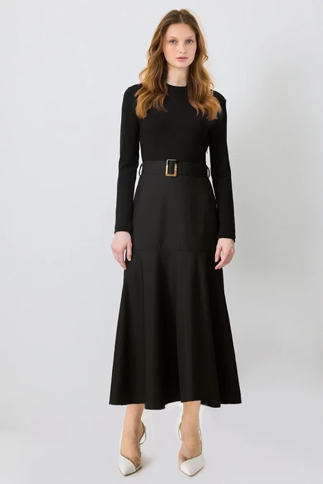 שמלה עם חגורה עבה שחור
