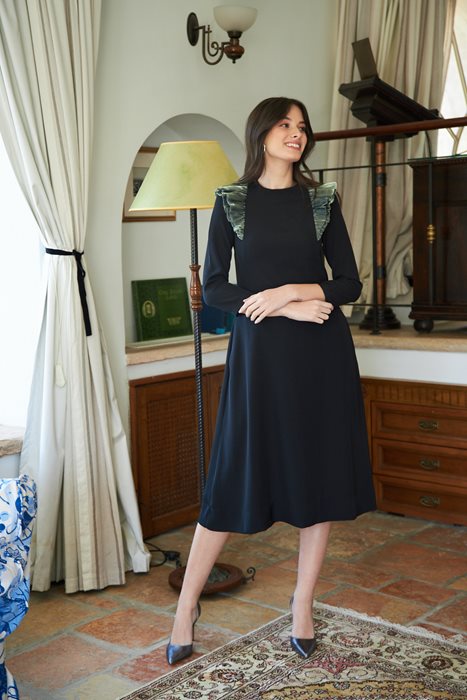 שמלת אורגנזה בכתף ירוק זית